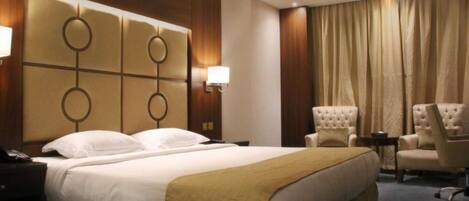 Escritorio, wifi gratis y ropa de cama