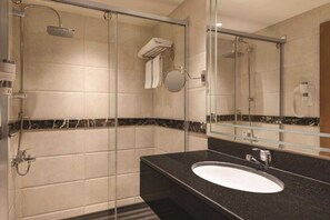 Deluxe Twin Room | Bathroom | Shower, hair dryer, slippers, towels