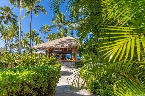 O-523 Sunset Hale Retreat - Ko Olina Beach Villa. Steps to the Pool and Beach!