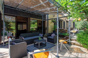 Terrace/patio - House with swimming pool in Périgord Noir near Josephine Baker's castle (Veyrines-de-Domme)