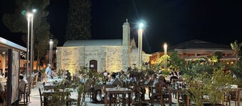 Luxury modern 3 bedroom home in Kiti with pool