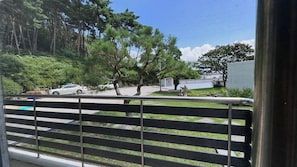 Decoración personalizada, muebles diferentes y wifi gratis