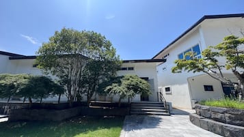 Standard Suite | Individually decorated, individually furnished, free WiFi, bed sheets