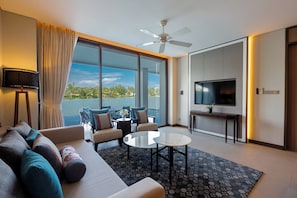 Deluxe appartement, privézwembad, uitzicht op meer | Woonruimte