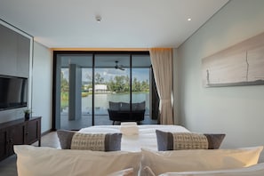 Deluxe appartement, privézwembad, uitzicht op meer | Geluiddichte muren, gratis wifi, beddengoed