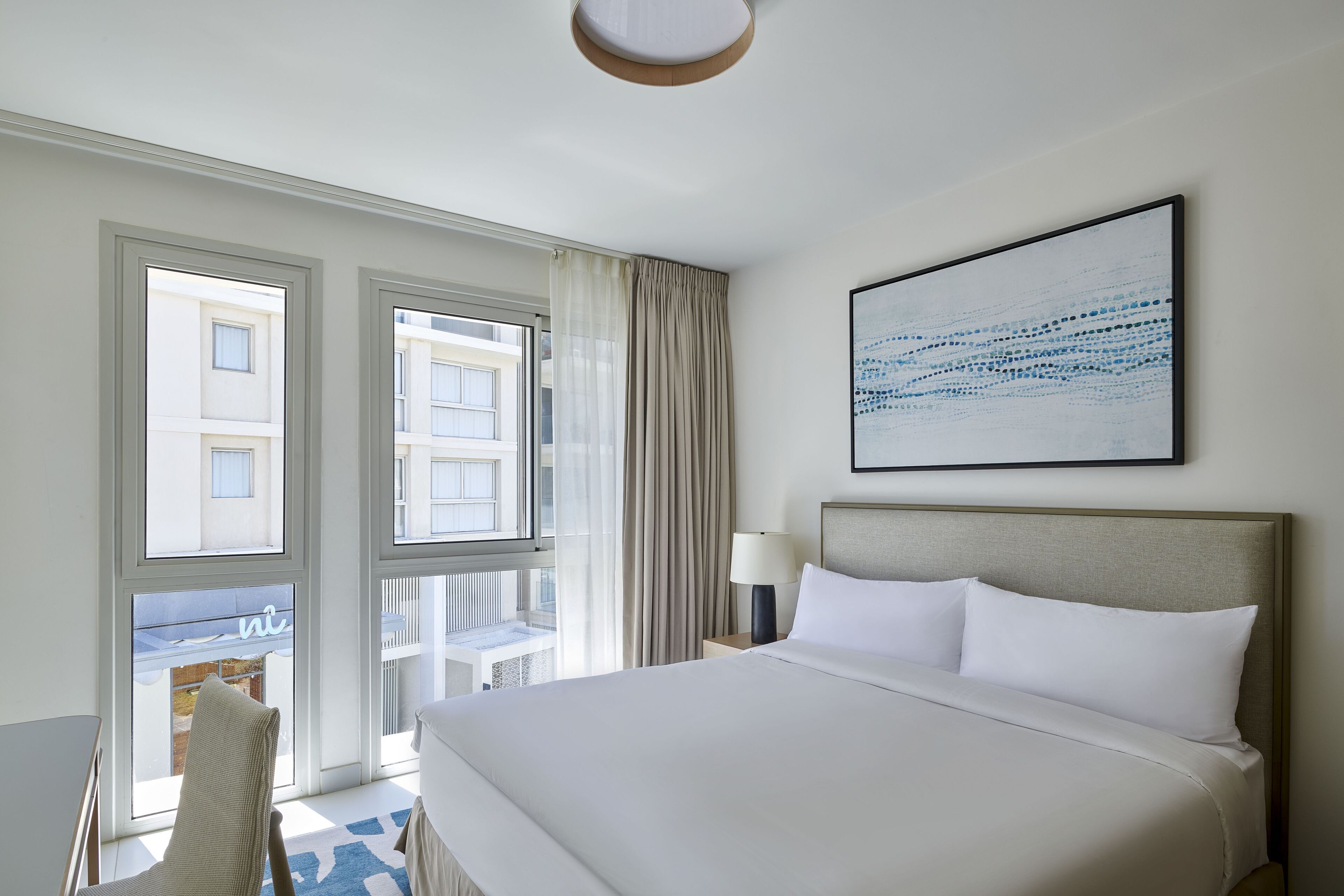 Deluxe Three Bedroom Suite Marina View | 客房内保险箱、办公桌、遮光窗帘、熨斗/熨板