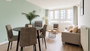 Basic Apartment | Living area