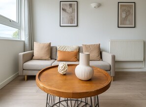 Basic Apartment | Living area