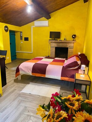 1 bedroom, bed sheets