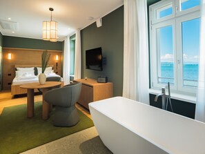 Deluxe kamer, 1 twee- of 2 eenpersoonsbedden, uitzicht op zee | Een kluis op de kamer, gratis wifi