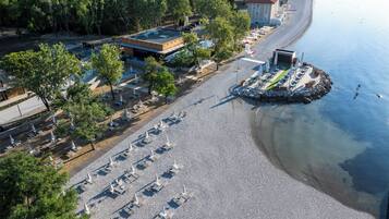 Privat strand, brettseiling og seiling