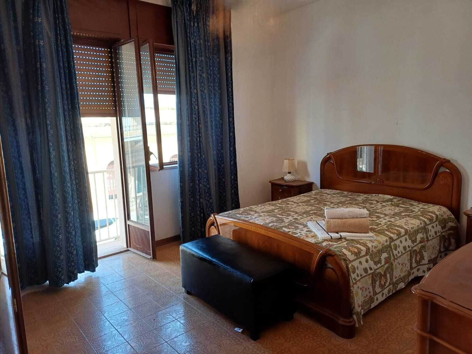 2 chambres, fer et planche à repasser, draps fournis