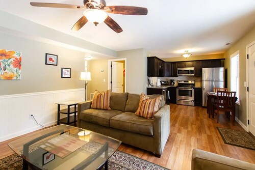 Golden Pines Villa on Choice Avenue - Steps to Downtown