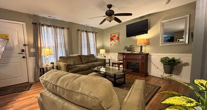 5 minutes walk to downtown square! Perfect for a couple with children.