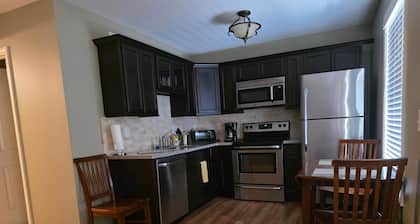 Golden Pines Villa on Choice Avenue - Steps to Downtown