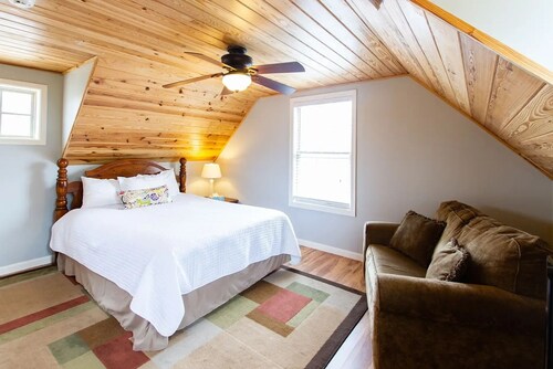 Mtn View Villa on Choice Avenue - Steps to Downtown