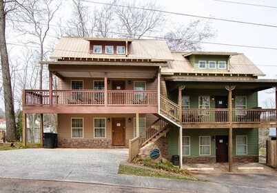 Mtn View Villa on Choice Avenue - Steps to Downtown