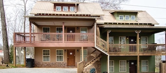 Mtn View Villa on Choice Avenue - Steps to Downtown