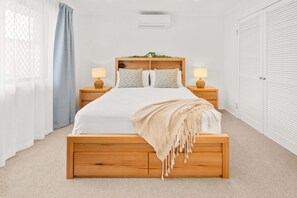 3 bedrooms, desk, iron/ironing board, travel crib