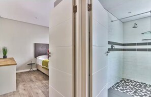 Serviettes fournies, papier toilette