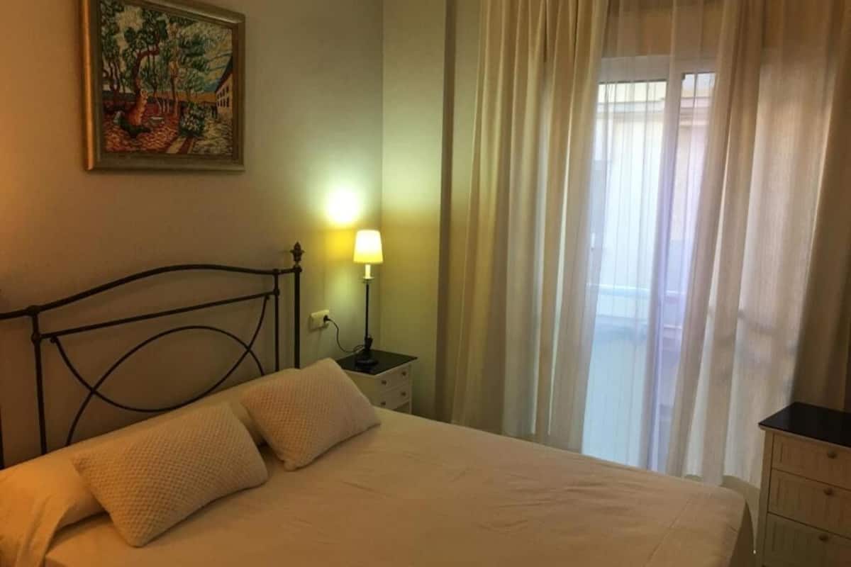 Căn hộ tiện nghi đơn giản, 1 phòng ngủ, bếp, quang cảnh thành phố | Bàn ủi/dụng cụ ủi quần áo, truy cập Internet không dây miễn phí