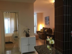 Departamento Confort, 1 habitación, cocina, vista a la ciudad | Tabla de planchar con plancha y wifi gratis