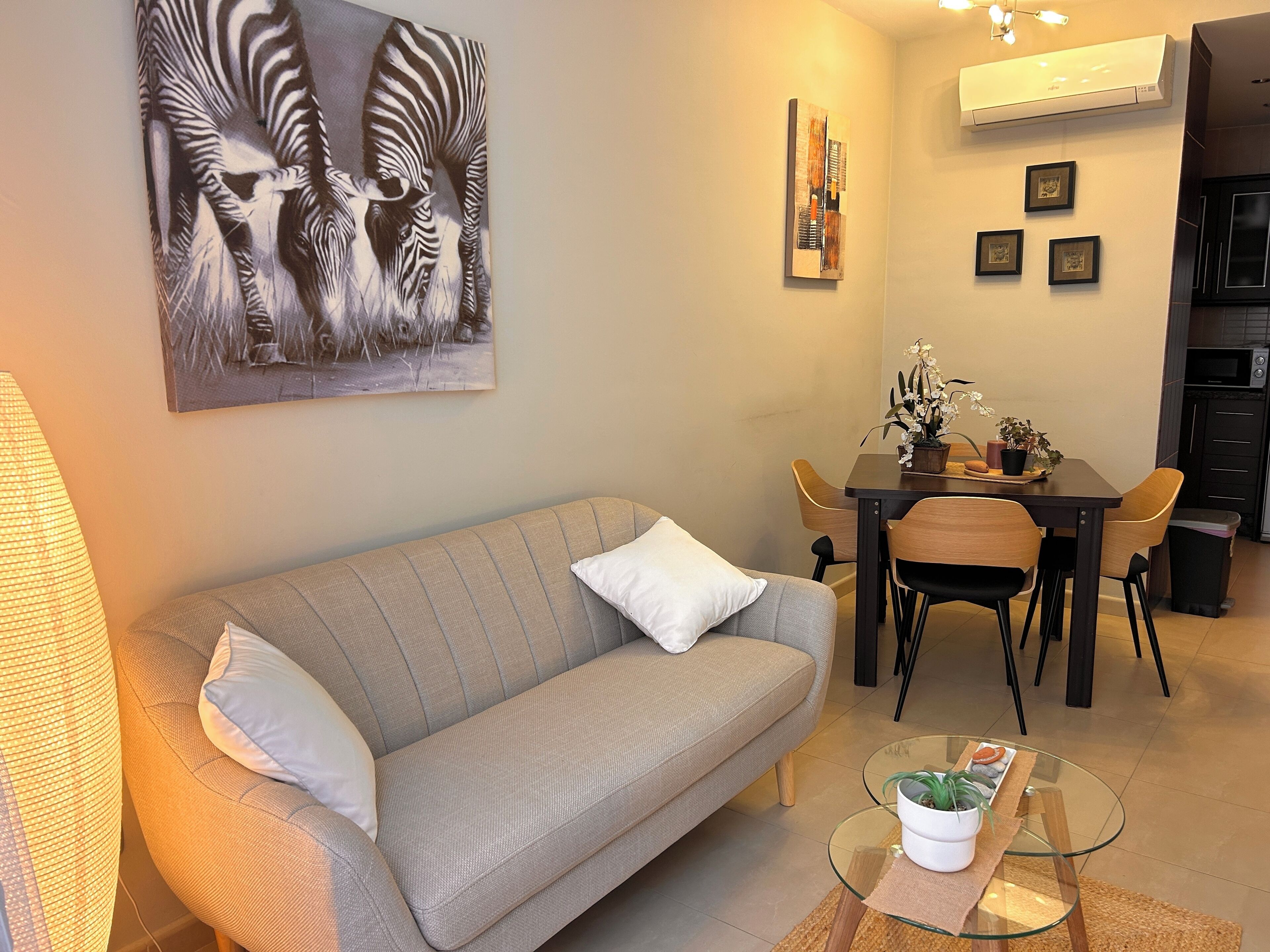Comfort appartement, 1 slaapkamer, keuken, uitzicht op de stad | Woonkamer | Flatscreentelevisie