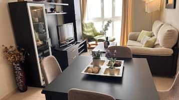 Family Apartment, 2 Bedrooms, Kitchen, City View | Living area