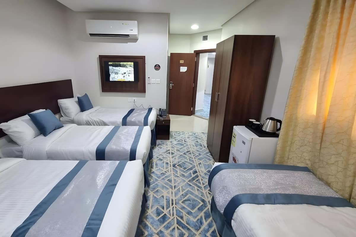Quarto quádruplo | Wi-Fi de cortesia, roupa de cama