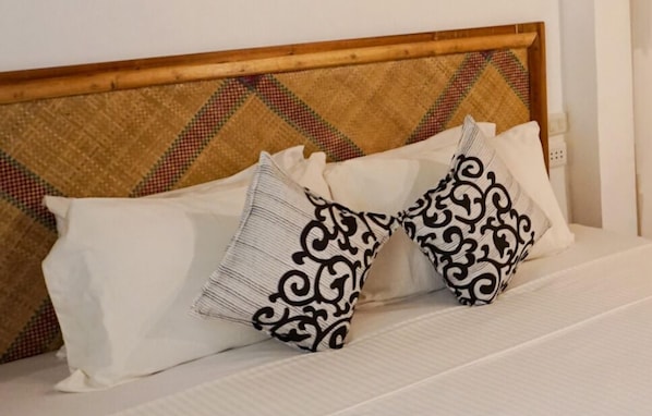 Suite, 1 King Bed, Pool View