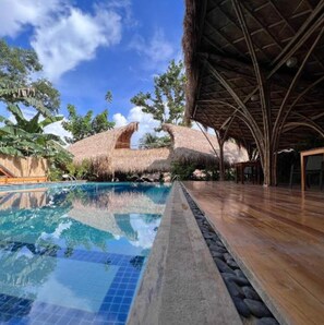Kolam renang outdoor