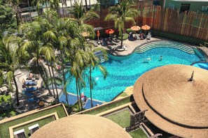 Hồ bơi ngoài trời 