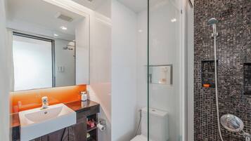Apartment, Balcony | Bathroom
