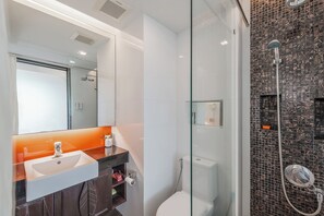 Apartment, Balcony | Bathroom