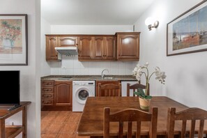 Dining - Apartment 'Sol Dorado' with Shared Pool, Private Terrace & Wi-Fi - SilboHolidays (Alajeró)