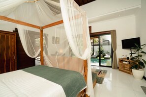 1 Schlafzimmer, Zimmersafe, Schreibtisch, Bügeleisen/Bügelbrett