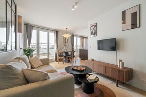 Cobertura luxo, vista para a cidade | Área de estar | Smart TV