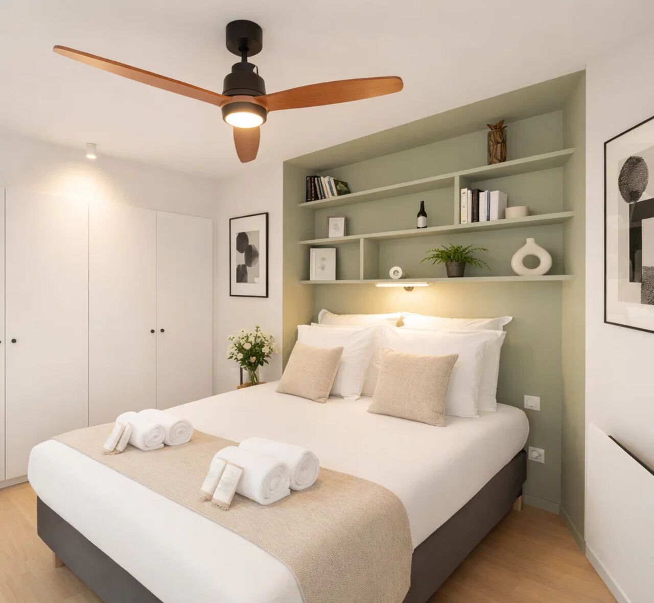 Deluxe-Penthouse, Stadtblick | Bügeleisen/Bügelbrett, Reisekinderbett, kostenloses WLAN, Bettwäsche