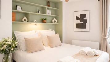 Deluxe-Penthouse, Stadtblick | Bügeleisen/Bügelbrett, Reisekinderbett, kostenloses WLAN, Bettwäsche