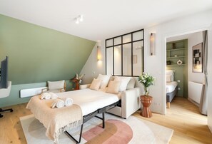 Deluxe Penthouse, City View | Living area | Smart TV