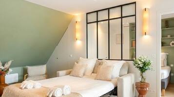 Deluxe-Penthouse, Stadtblick | Wohnbereich | Smart-TV