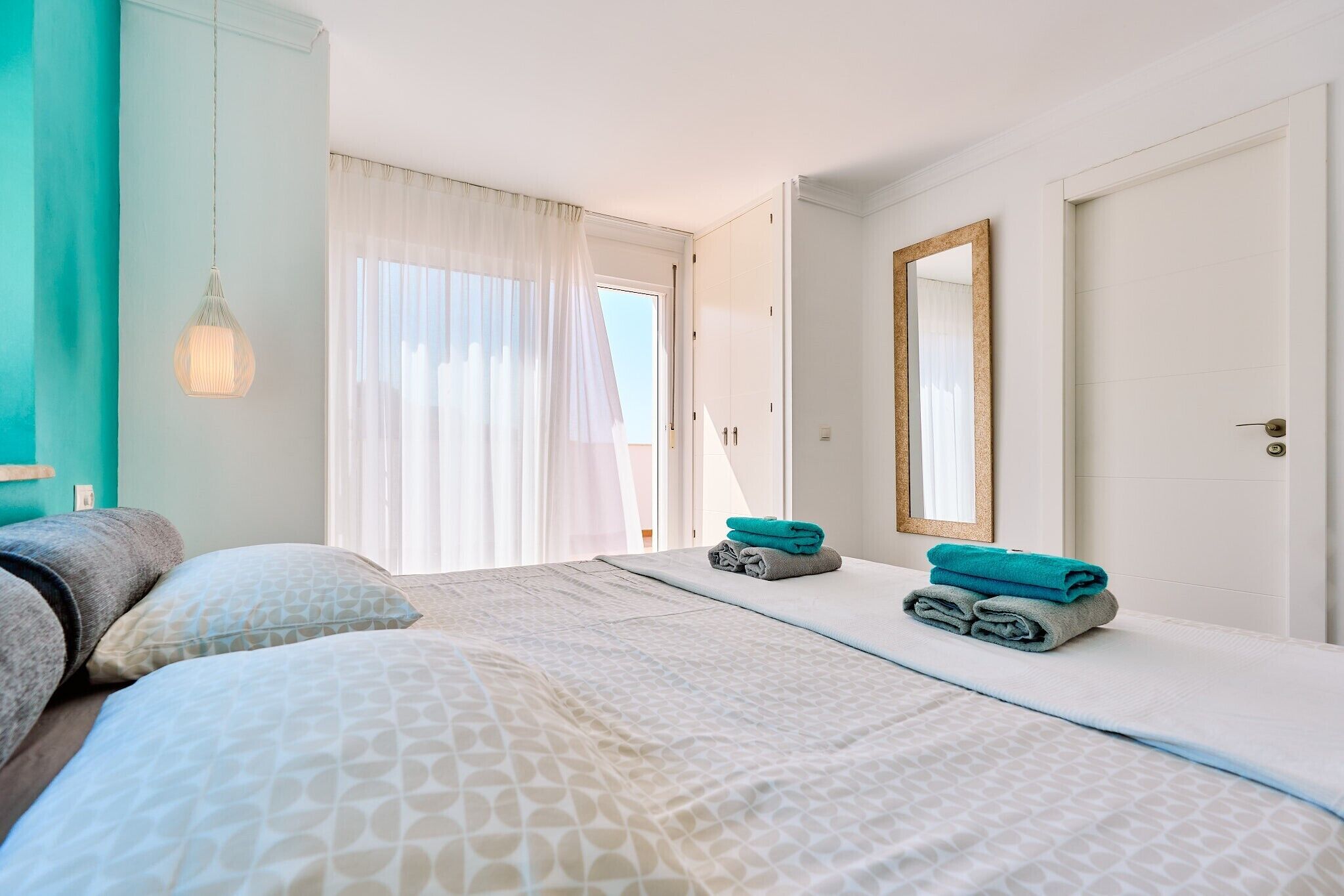 3 slaapkamers, een strijkplank/strijkijzer, wifi, beddengoed
