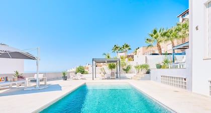 Villa 'La Buena Vida Torrox' with Sea View, Wi-Fi and Air Conditioning