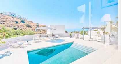 Villa 'La Buena Vida Torrox' with Sea View, Wi-Fi and Air Conditioning