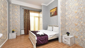 Cortinas opacas, tabla de planchar con plancha, wifi gratis