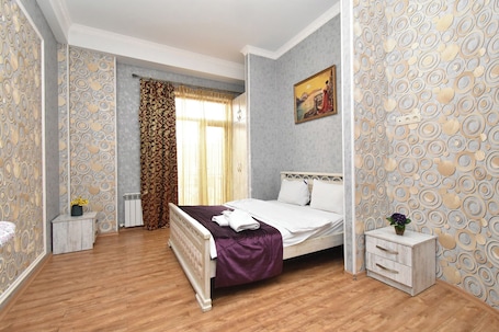 Cortinas blackout, tabla de planchar con plancha y wifi gratis