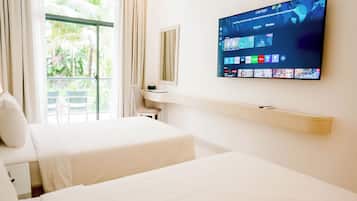 Costa Deluxe with Balcony | Desk, free WiFi, bed sheets