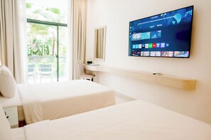 Costa Deluxe with Balcony | Desk, free WiFi, bed sheets - CostaBella Resort Nha Trang (Nha Trang)