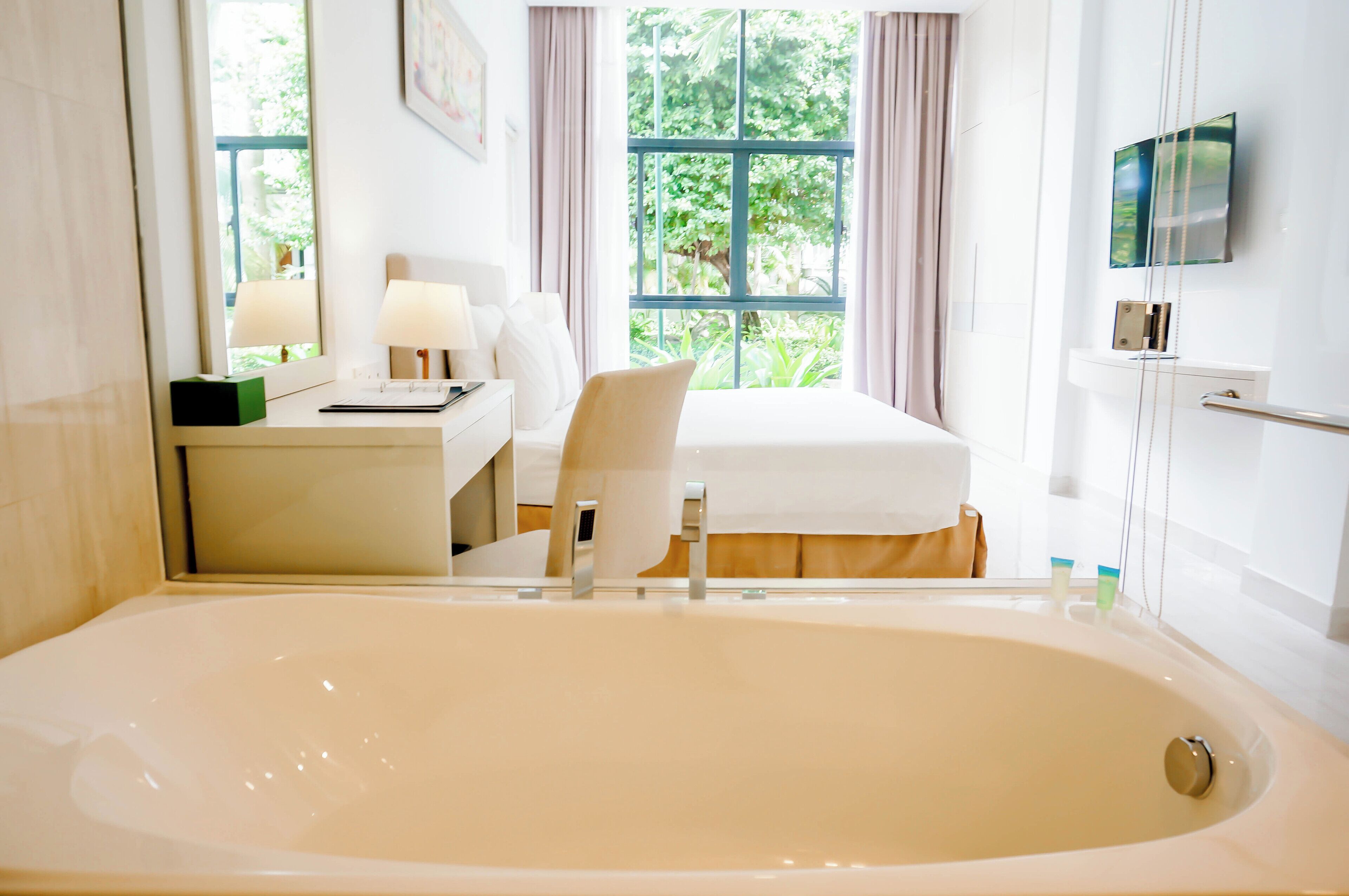 Căn hộ, ban công, quang cảnh vườn (Costa) | Phòng tắm | Bồn tắm và buồng tắm vòi sen riêng, máy sấy tóc, khăn tắm, xà phòng 