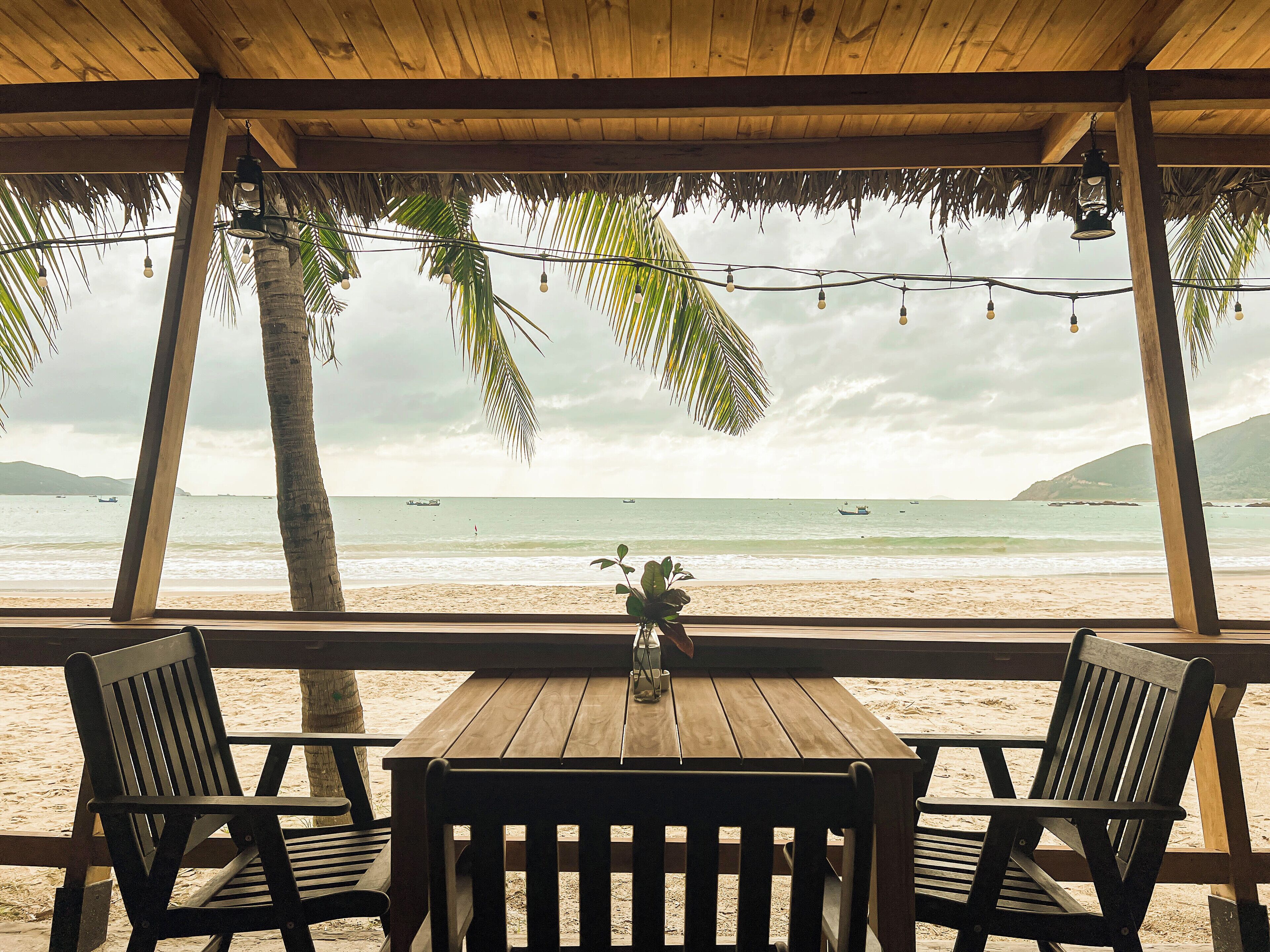 2 bars/lounges, beach bar